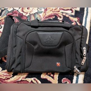 New Swissgear small duffle or gym bag, black